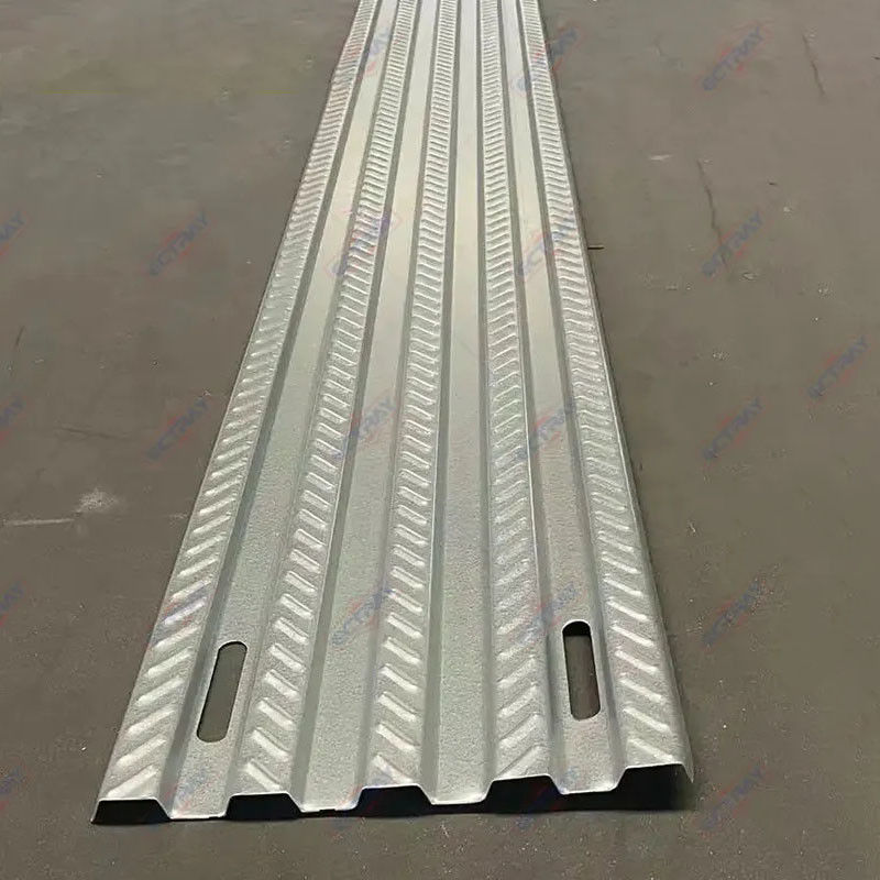 2.5 Lbs Durability Roof Non Slip Solar Rooftop Walkway Flooring Board  For Easy Roofing Installation