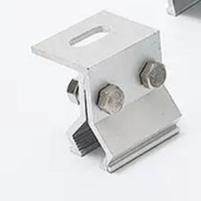 Phân tích tấm pin mặt trời quang điện bằng nhôm bạc để chống lại thời tiết khắc nghiệt